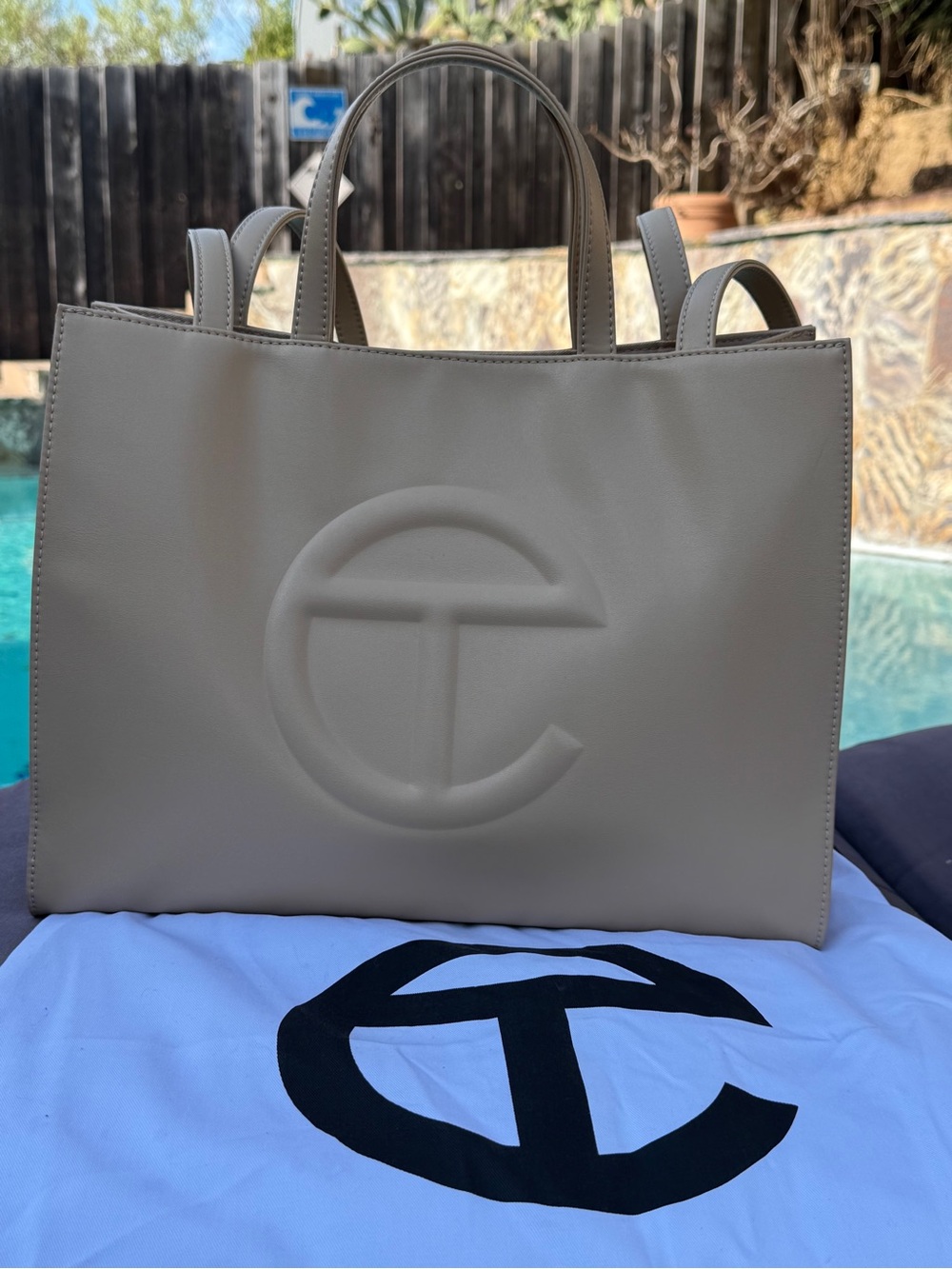 NWOT Telfar Medium Unisex Shopping Bag Tan Vegan Leather Tote w/ Dust Bag